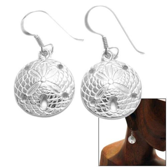 ADORABLE STERLING SILVER SAND DOLLAR HANGING EARRINGS. - Picture 1 of 3